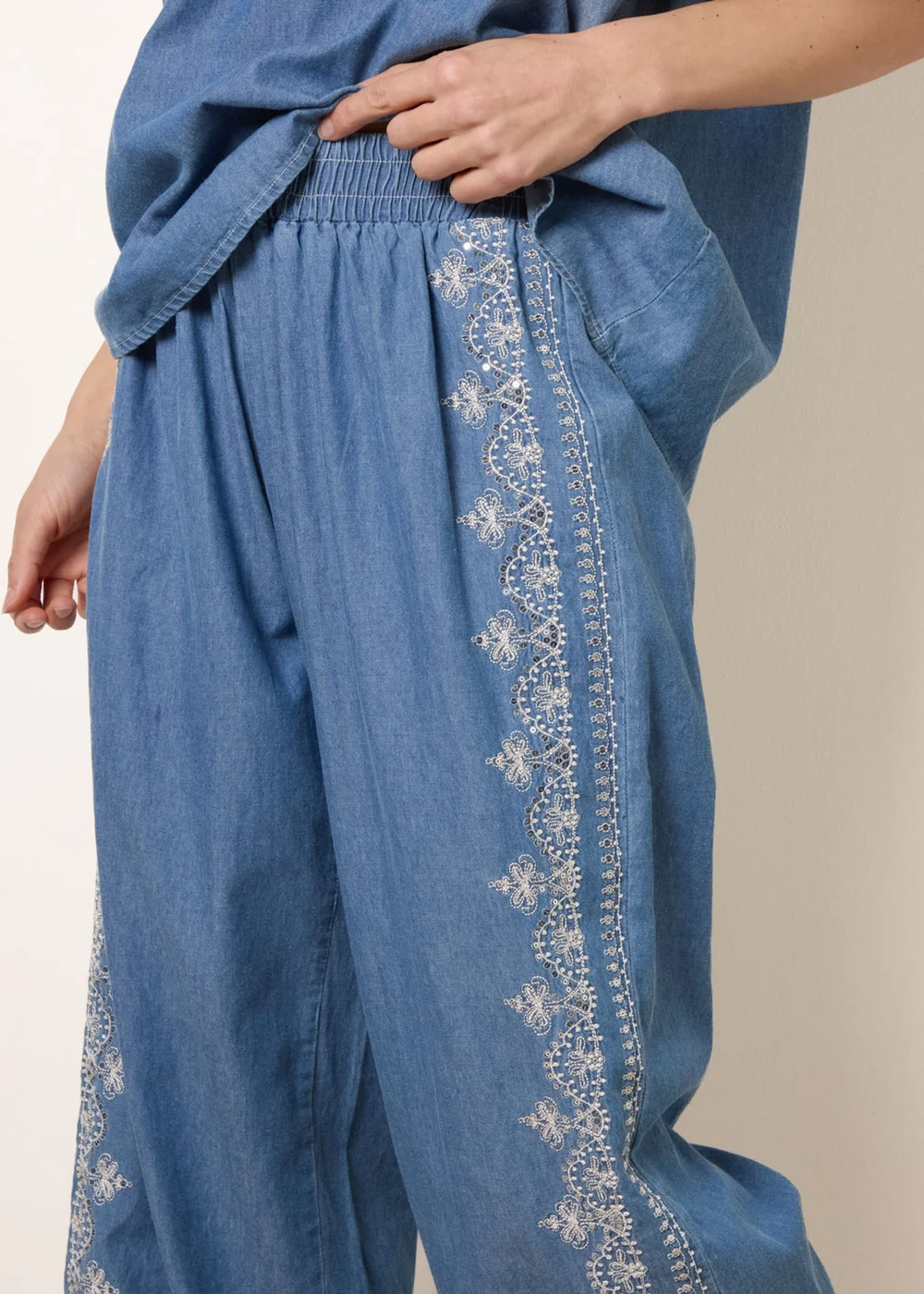 Blue Vanilla Blue Floral Embroidery Wide-Leg Trousers - M Image 3