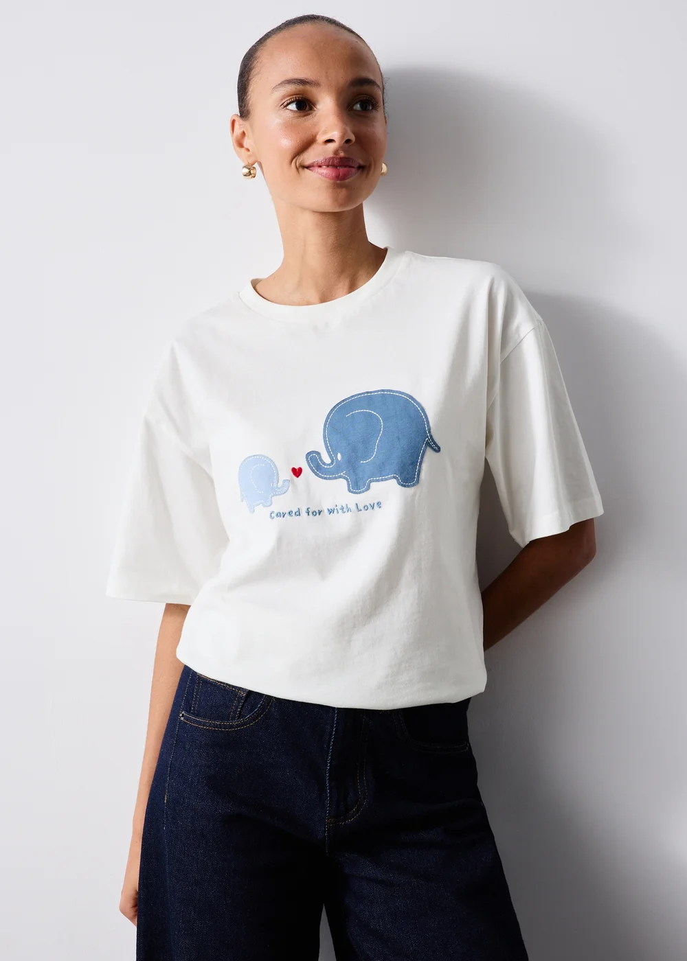 Alder Hey Adults White Graphic T-Shirt - XS Image 3
