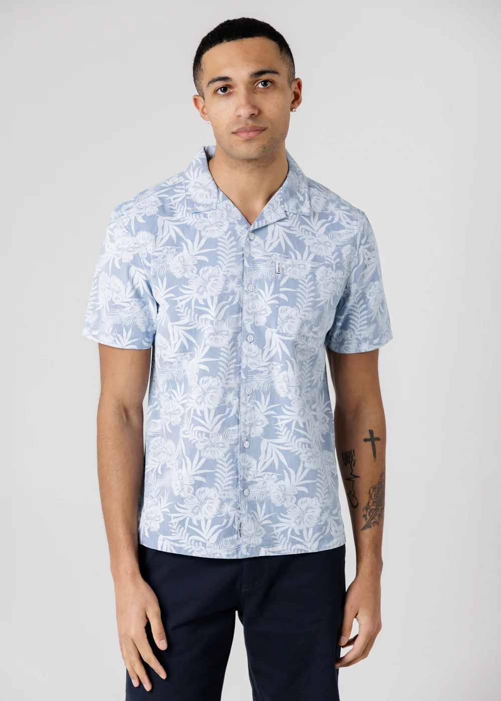 Tokyo Laundry Light Blue Cotton Short Sleeve Button-Up Tropical Print Shirt - M Image 1