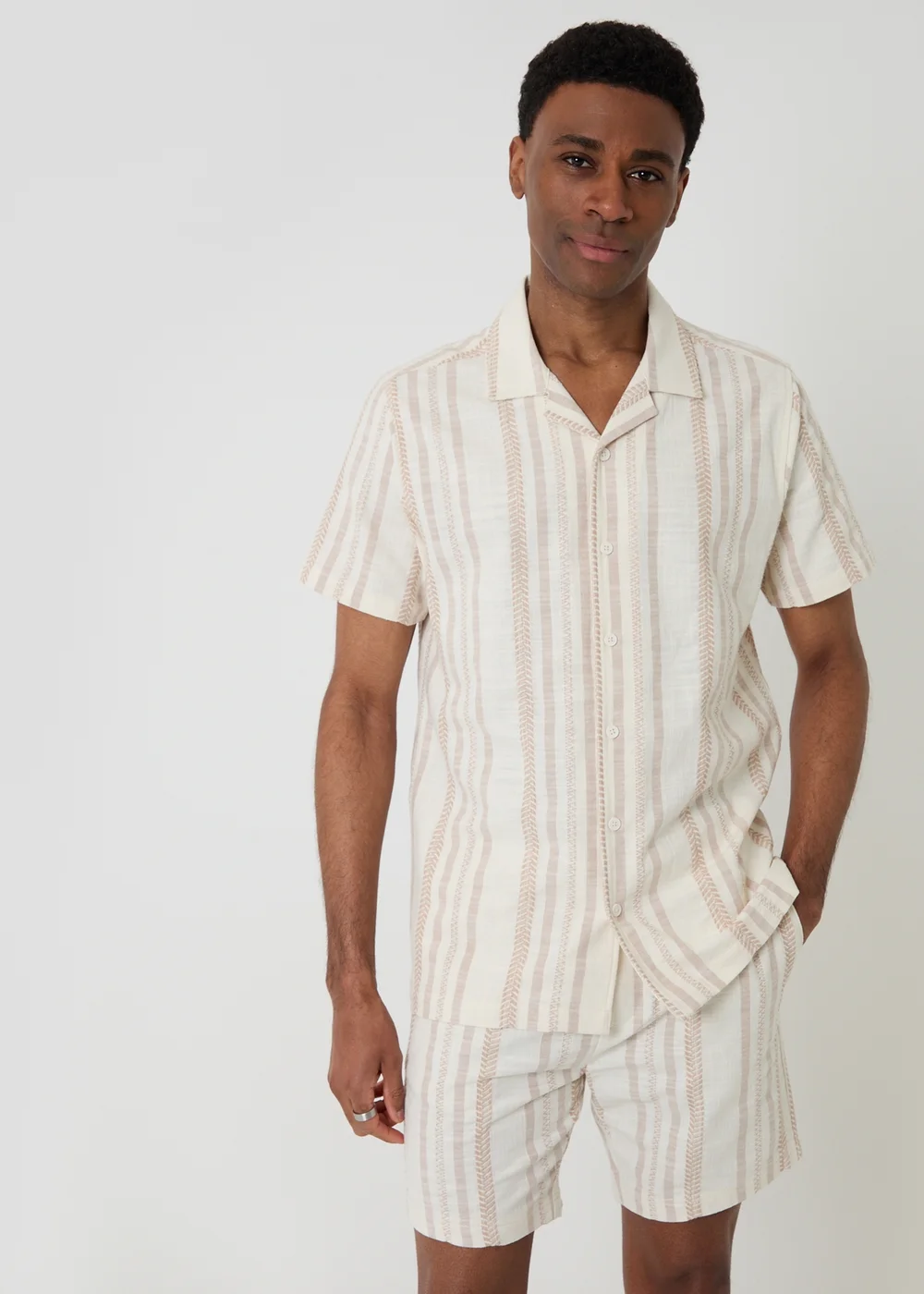 Threadbare Stone Chevron Stripe Cotton Short Sleeve Shirt - L Image 1