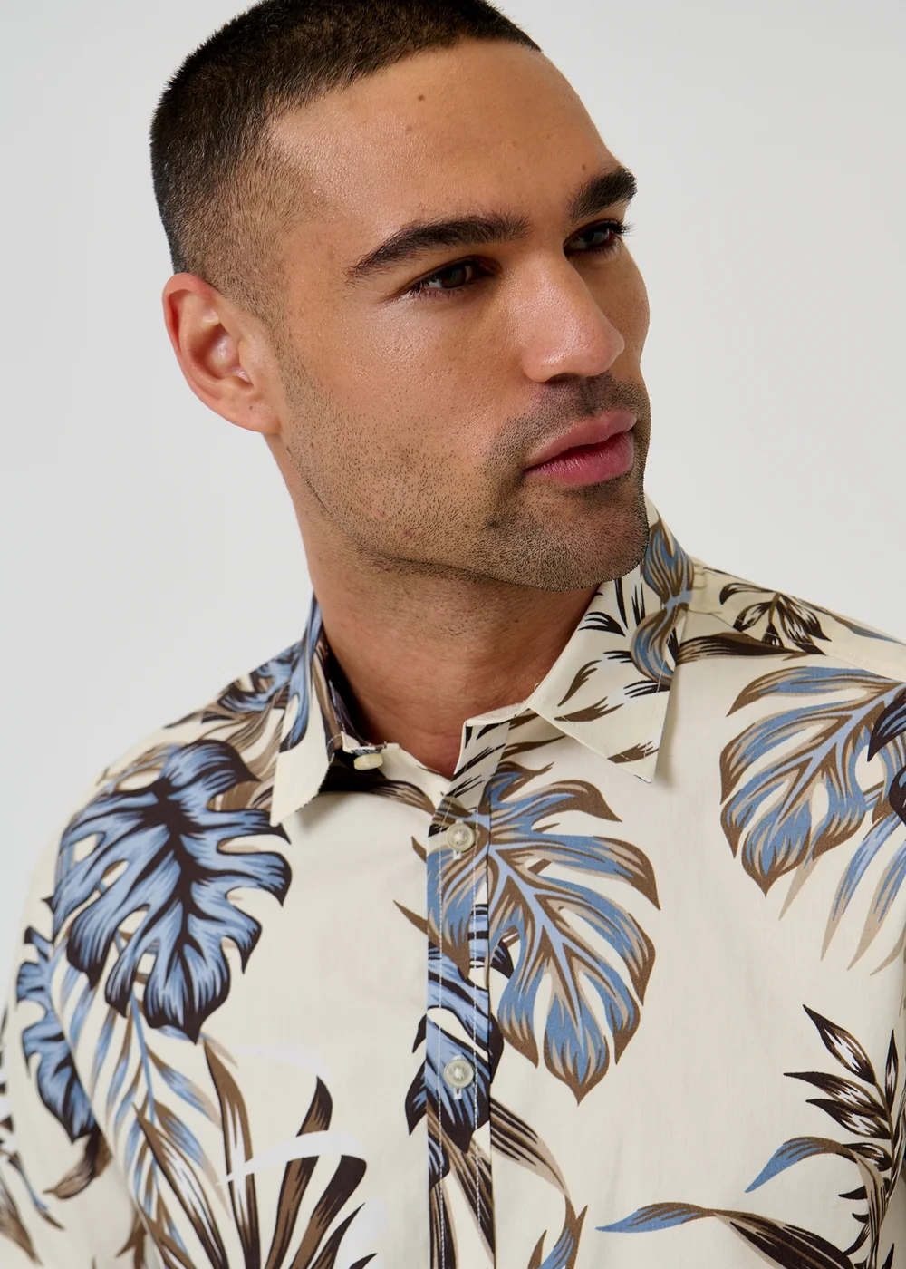Threadbare Ecru Leaf Print Cotton Short Sleeve Shirt - M Image 4