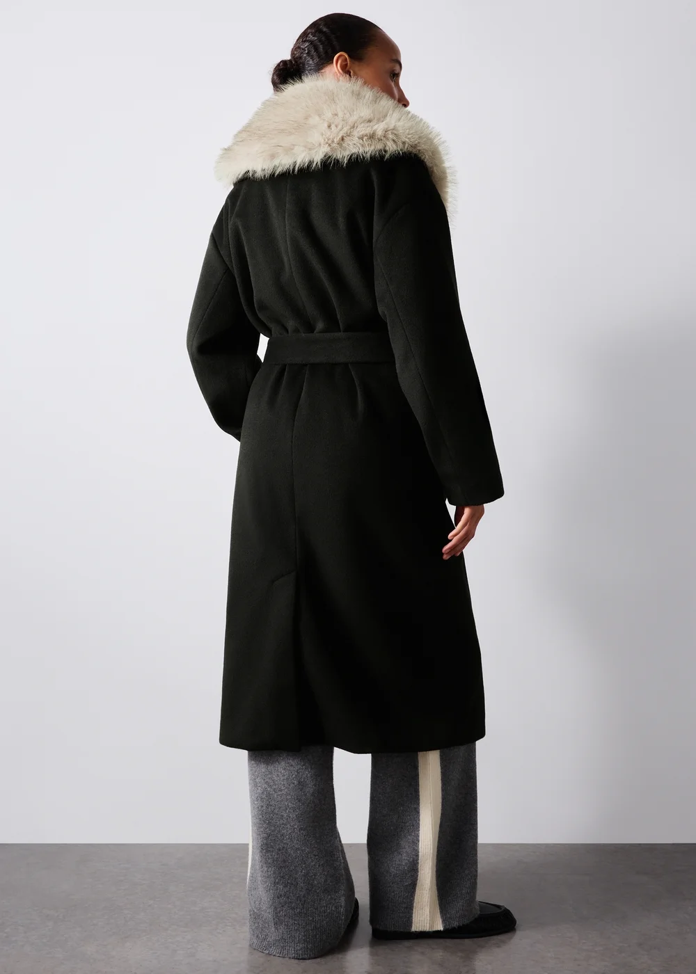 Black Faux Fur Collar Belted Coat - S Image 3