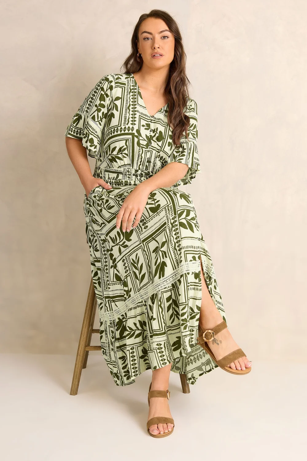 Evans Curve Green Leaf Print Button Through Maxi Dress - 20 Image 2