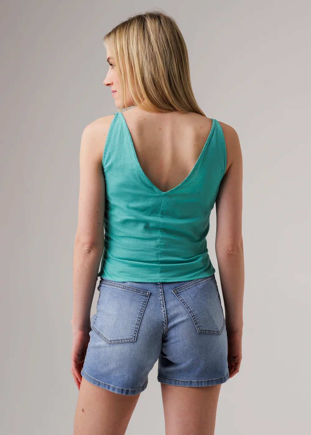 Influence green Sleeveless V-Neck Tie Front Cropped Top - 12 Image 2