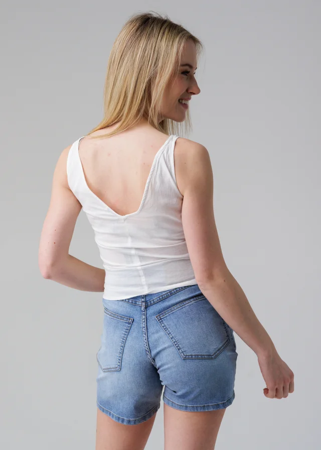 Influence White Sleeveless V-Neck Tie Front Cropped Top