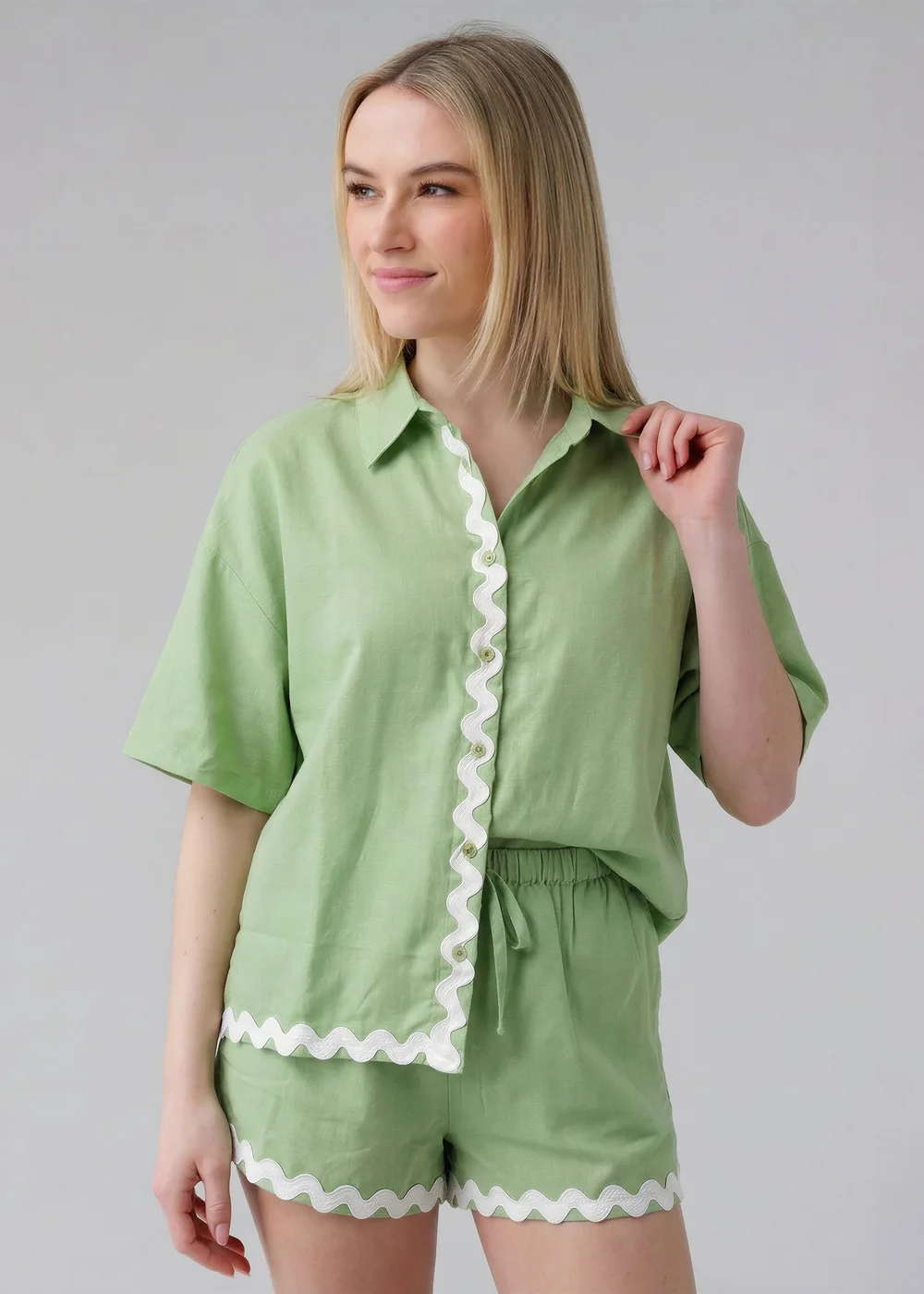 Wednesday's Girl Green Cotton Linen Zig Zag Hem Shorts - 14 Image 2