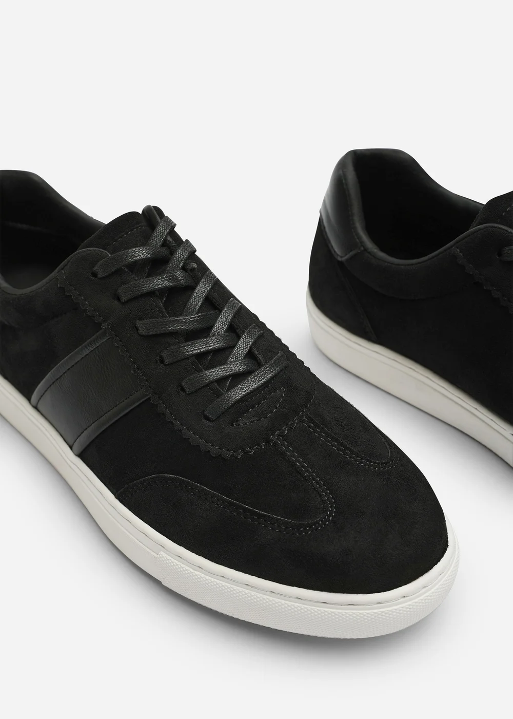 Where's That From Clark Black Low Cut Lace Up Trainers - 12 Image 5