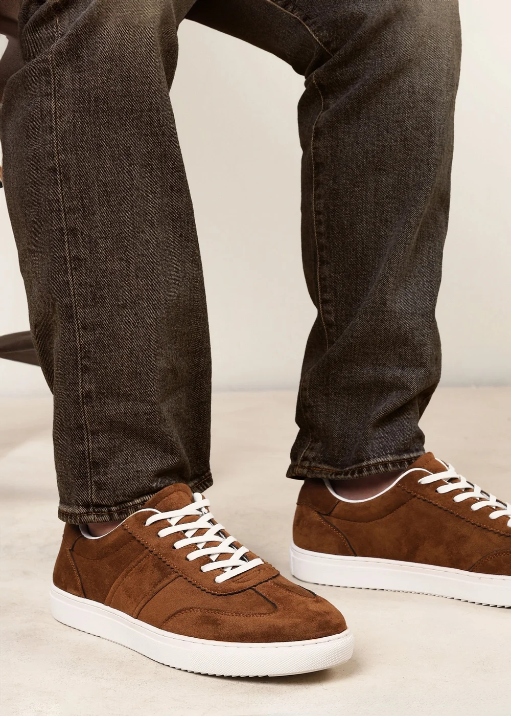 Where's That From Clark Light Brown Low Cut Lace Up Trainers - 7 Image 2