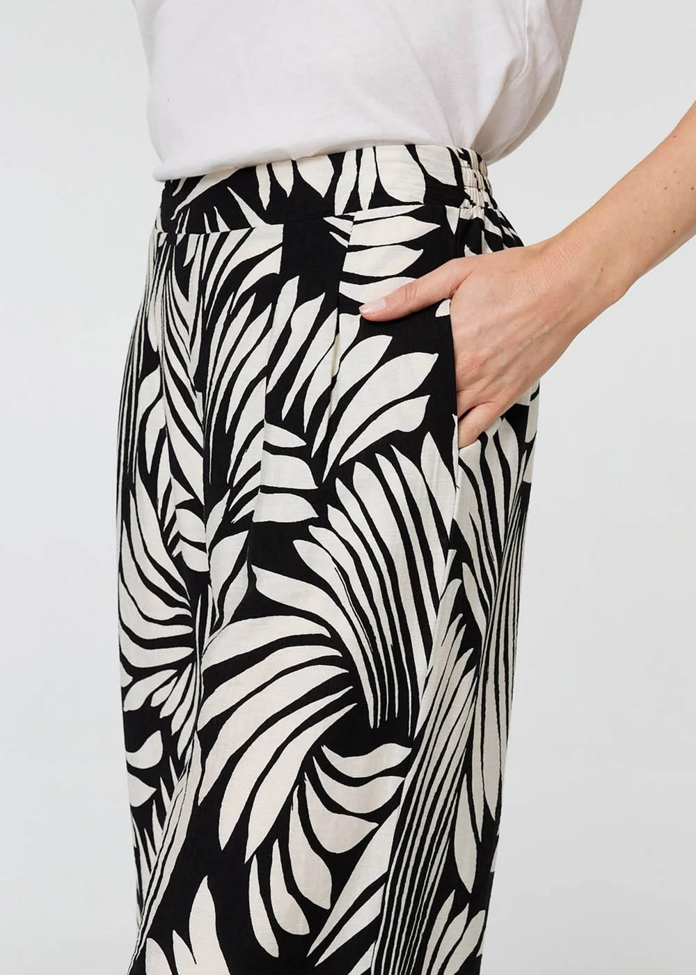 Izabel London Black Abstract Print High Waist Wide Trousers - 16 Image 4