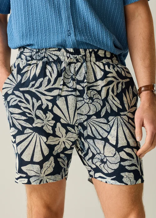 Regatta Life Abstract Seascape Coral Navy Paraiso Lightweight Shorts - M Image 2