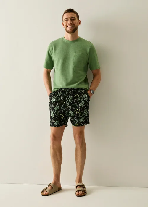 Regatta Black Paraiso Lightweight Shorts - L Image 1