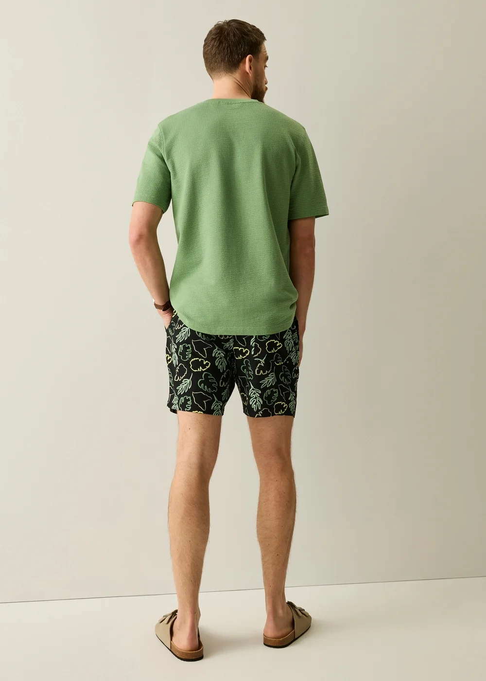 Regatta Black Paraiso Lightweight Shorts - L Image 3