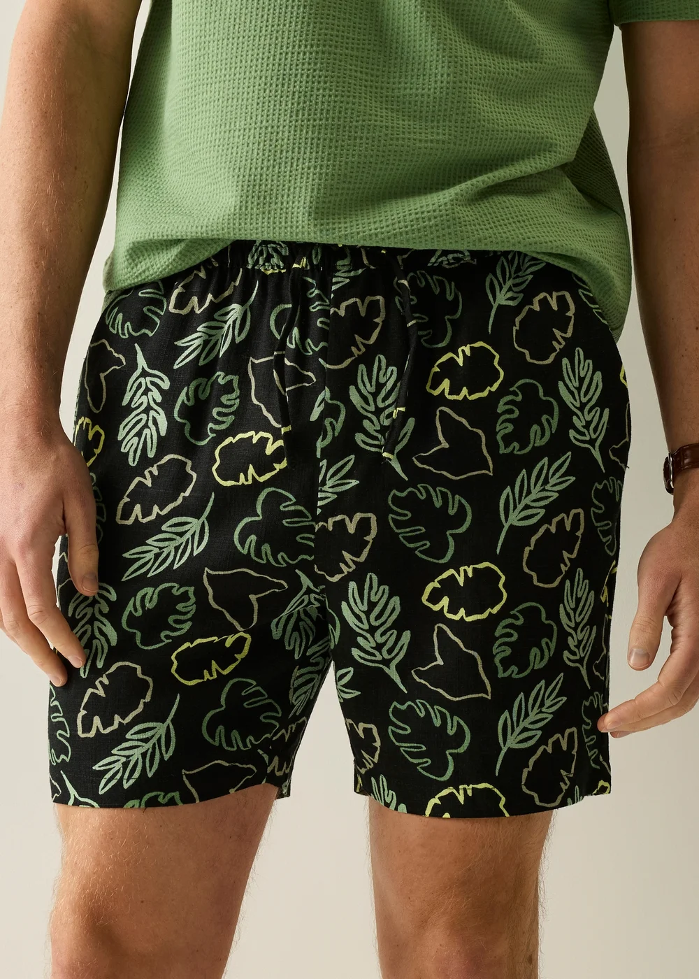 Regatta Black Paraiso Lightweight Shorts - L Image 2