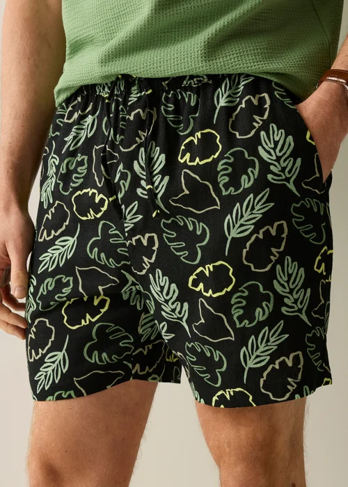 Regatta Black Paraiso Lightweight Shorts - L Image 4