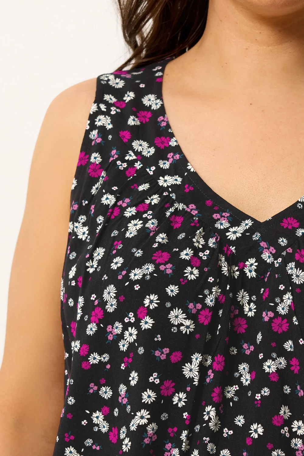 Yours Curve Black Daisy Print Vest Top - 14 Image 4