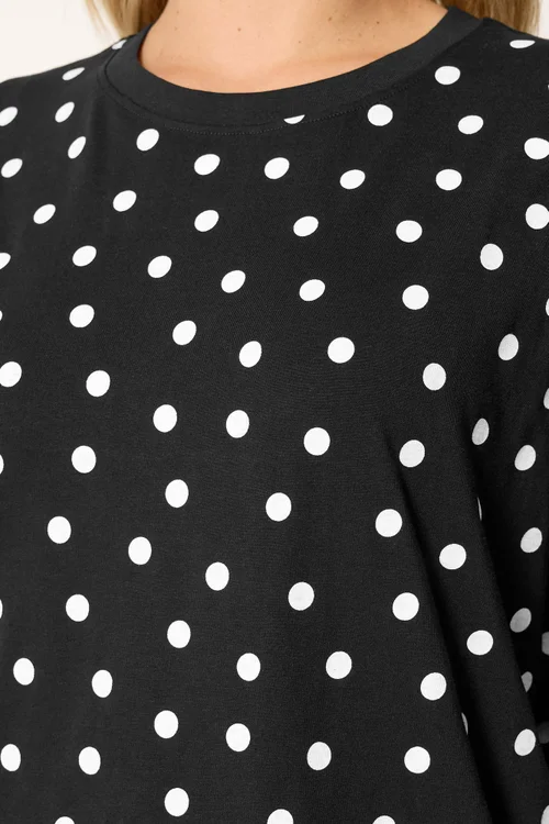 Yours Curve Black Spot Oversized T-Shirt - 18 Image 4