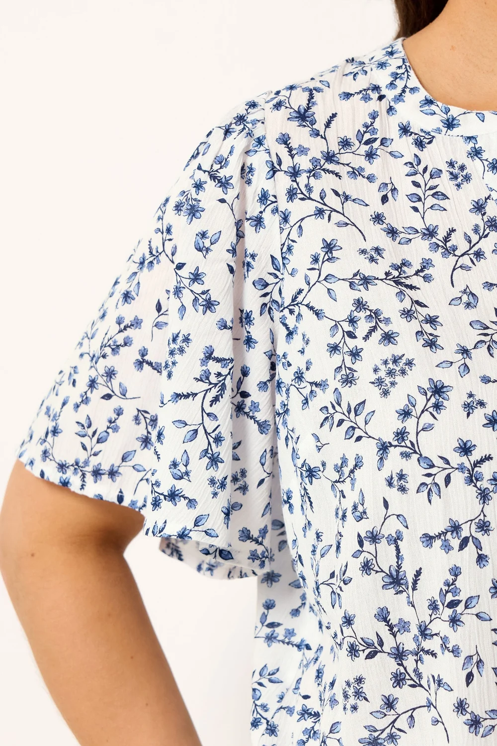 Yours Curve White Ditsy Floral Notch Neck Top - 20 Image 4