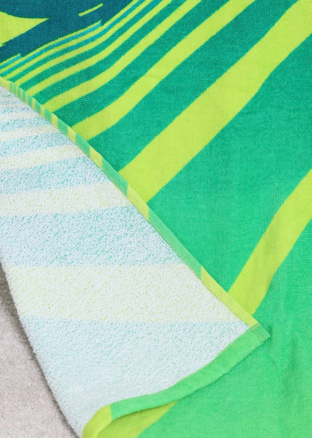 Aston Martin Green F1 Towel - 75 X 150 Image 5