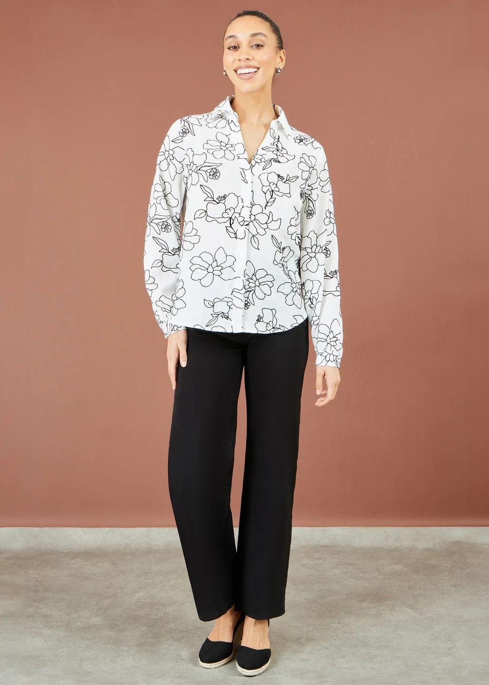 Yumi White Scribble Floral Embroidered Shirt - 10 Image 2