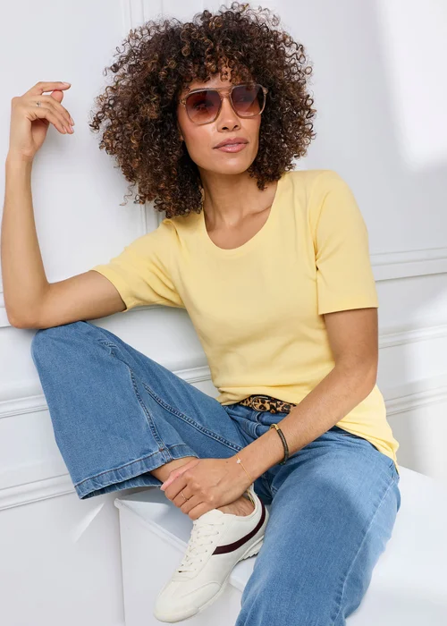 Cotton Traders Pale Yellow Wrinkle Free Short Sleeve Scoop Neck Top - 20 Image 1