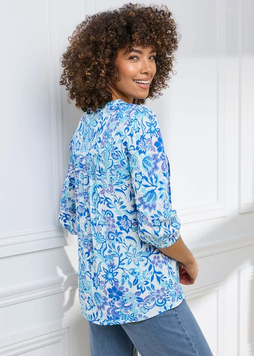Cotton Traders French Blue 3/4 Sleeve V-Neck Printed Crinkle Top - 22 Image 3