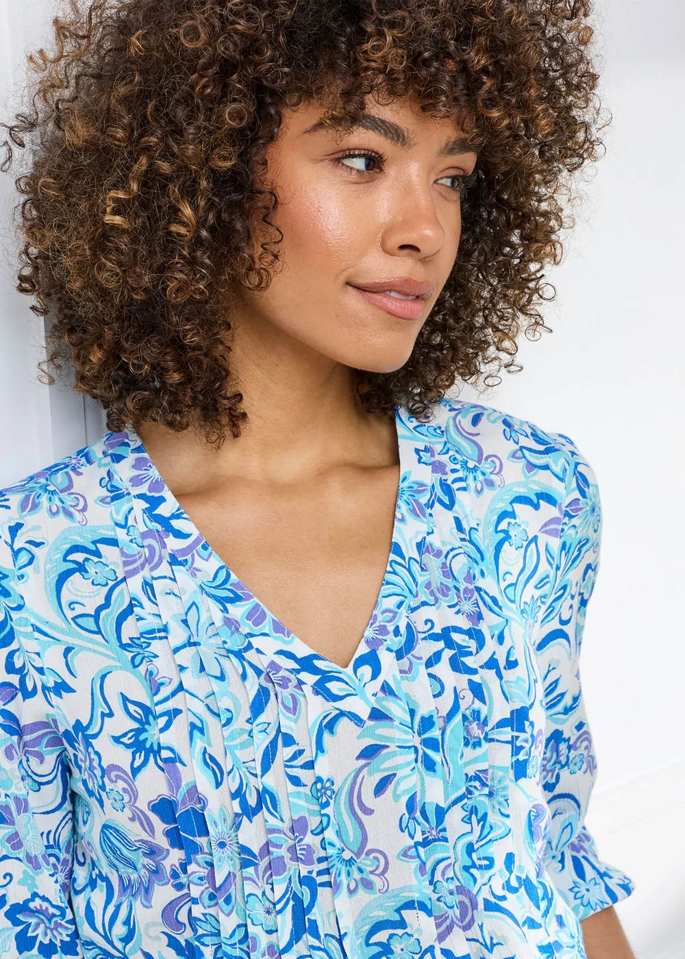 Cotton Traders French Blue 3/4 Sleeve V-Neck Printed Crinkle Top - 22 Image 4