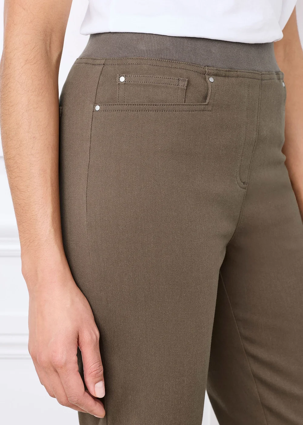 Cotton Traders Dark Brown Premium Pull-On Twill Straight Leg Jeans - 18/L29 Image 4