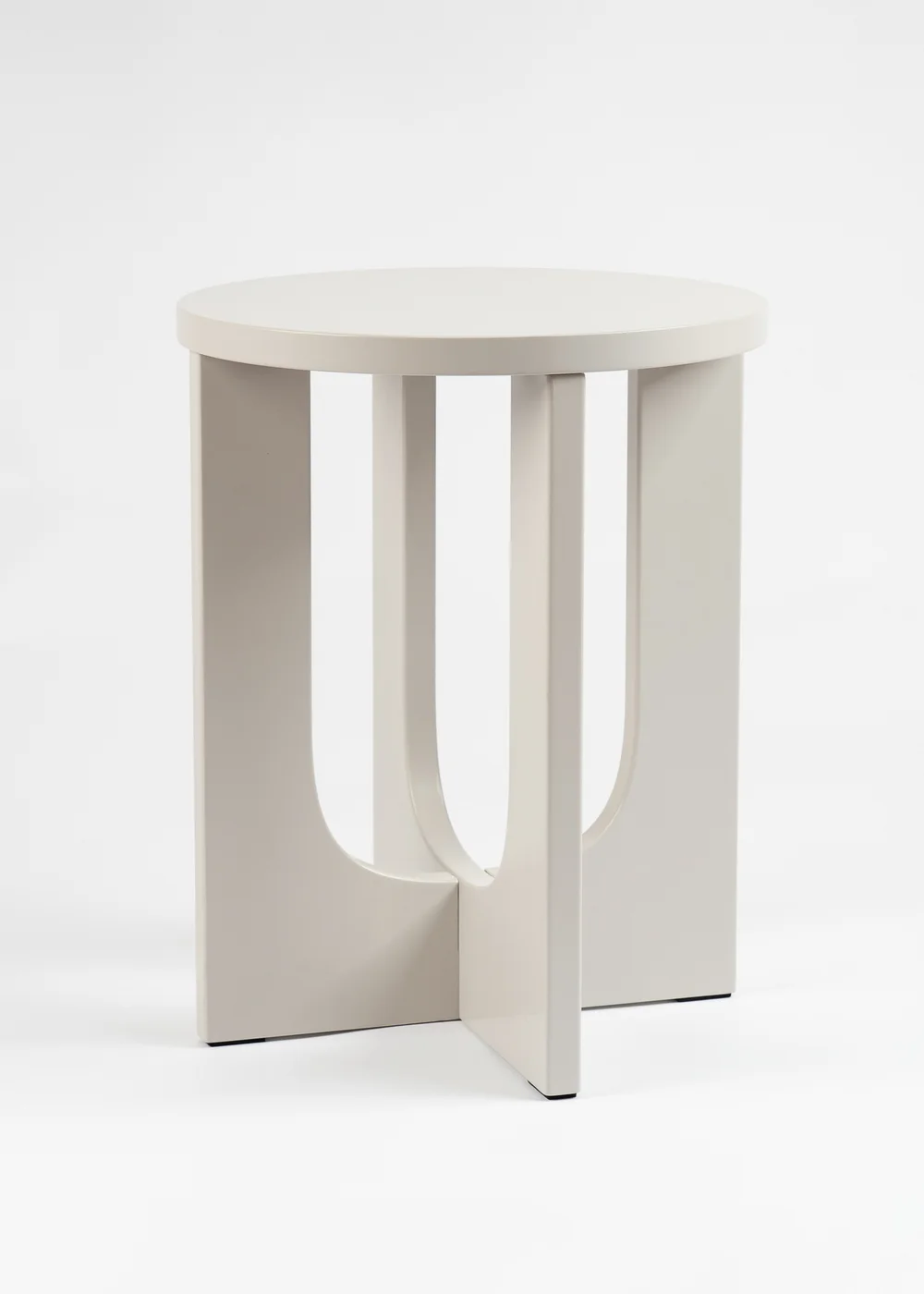 Scottish Everlastings Greige Round Side Table - One Size Image 2