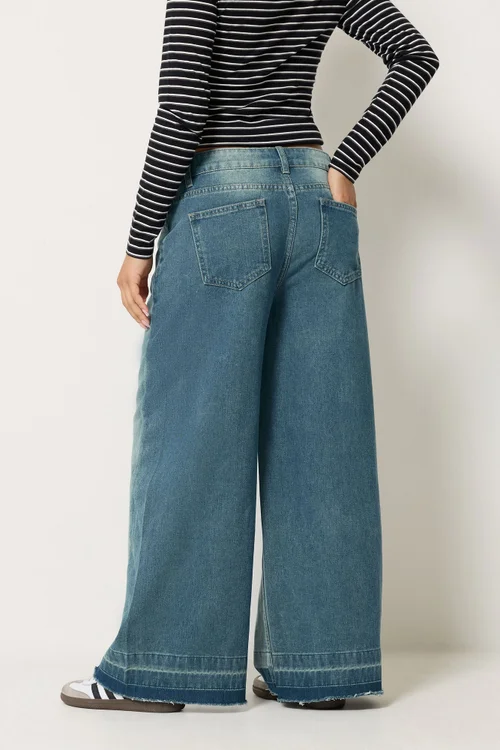 PixieGirl Petite Mid Blue Frayed Wide Leg Jeans - 8/L27 Image 3