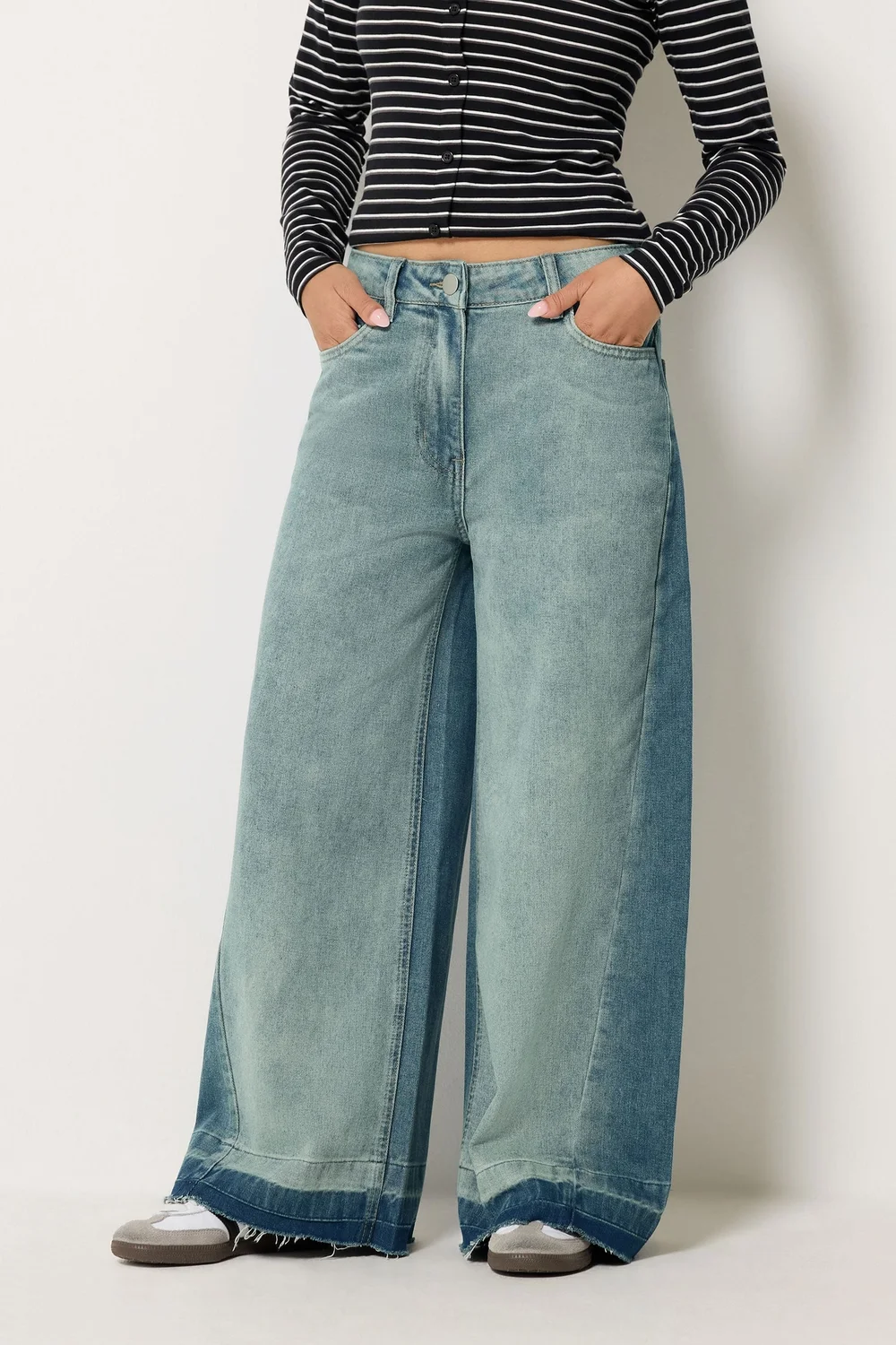 PixieGirl Petite Mid Blue Frayed Wide Leg Jeans - 8/L27 Image 2