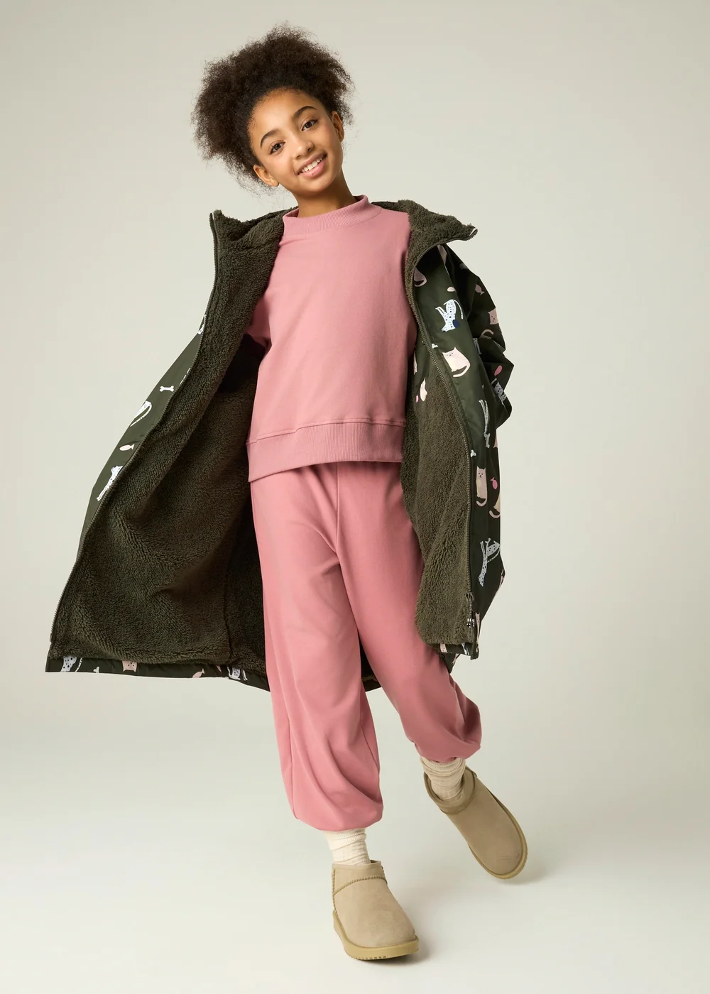 Regatta Khaki Junior Waterproof Changing Robe (3-13 years) - 9-13 Yrs Image 4