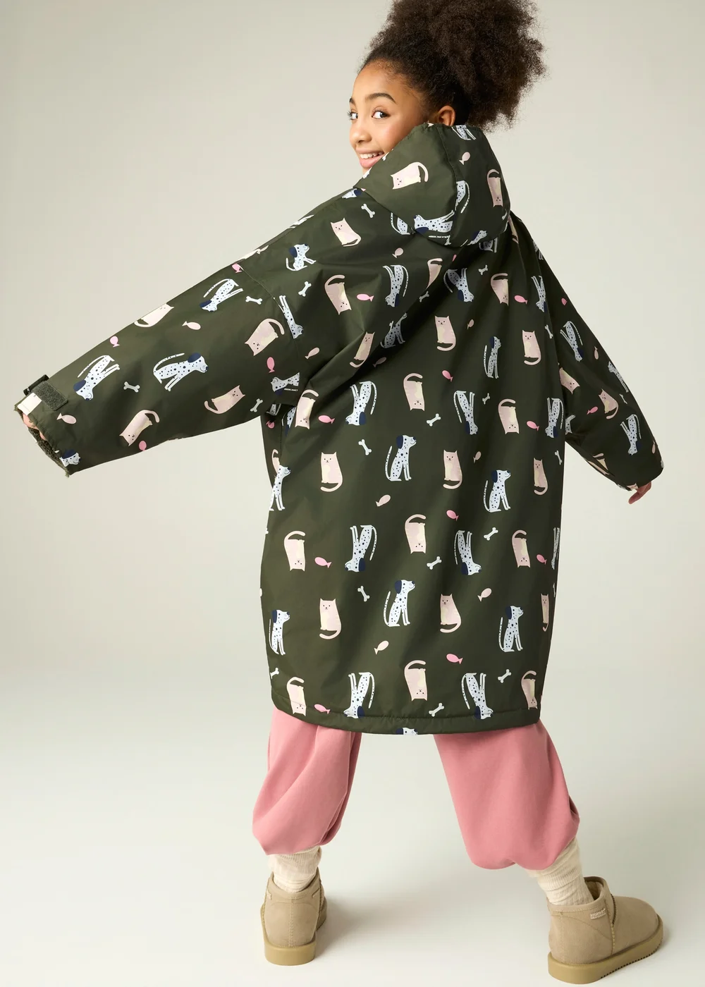 Regatta Khaki Junior Waterproof Changing Robe (3-13 years) - 9-13 Yrs Image 2