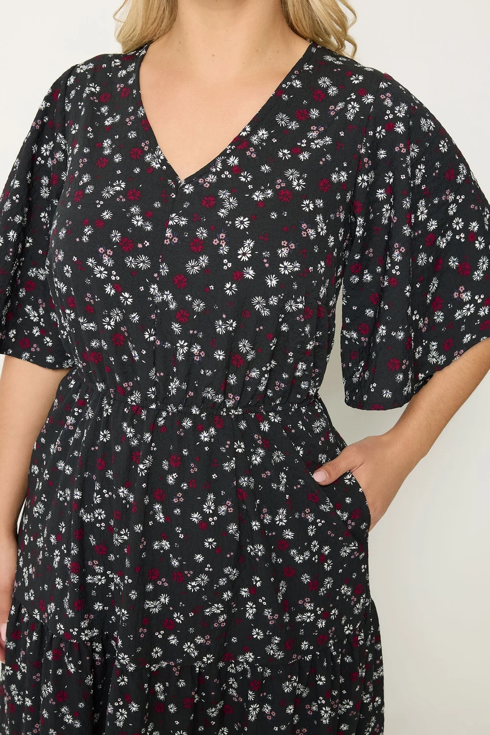 Yours Curve Black Ditsy Floral Textured Maxi Dress - 14 Image 4