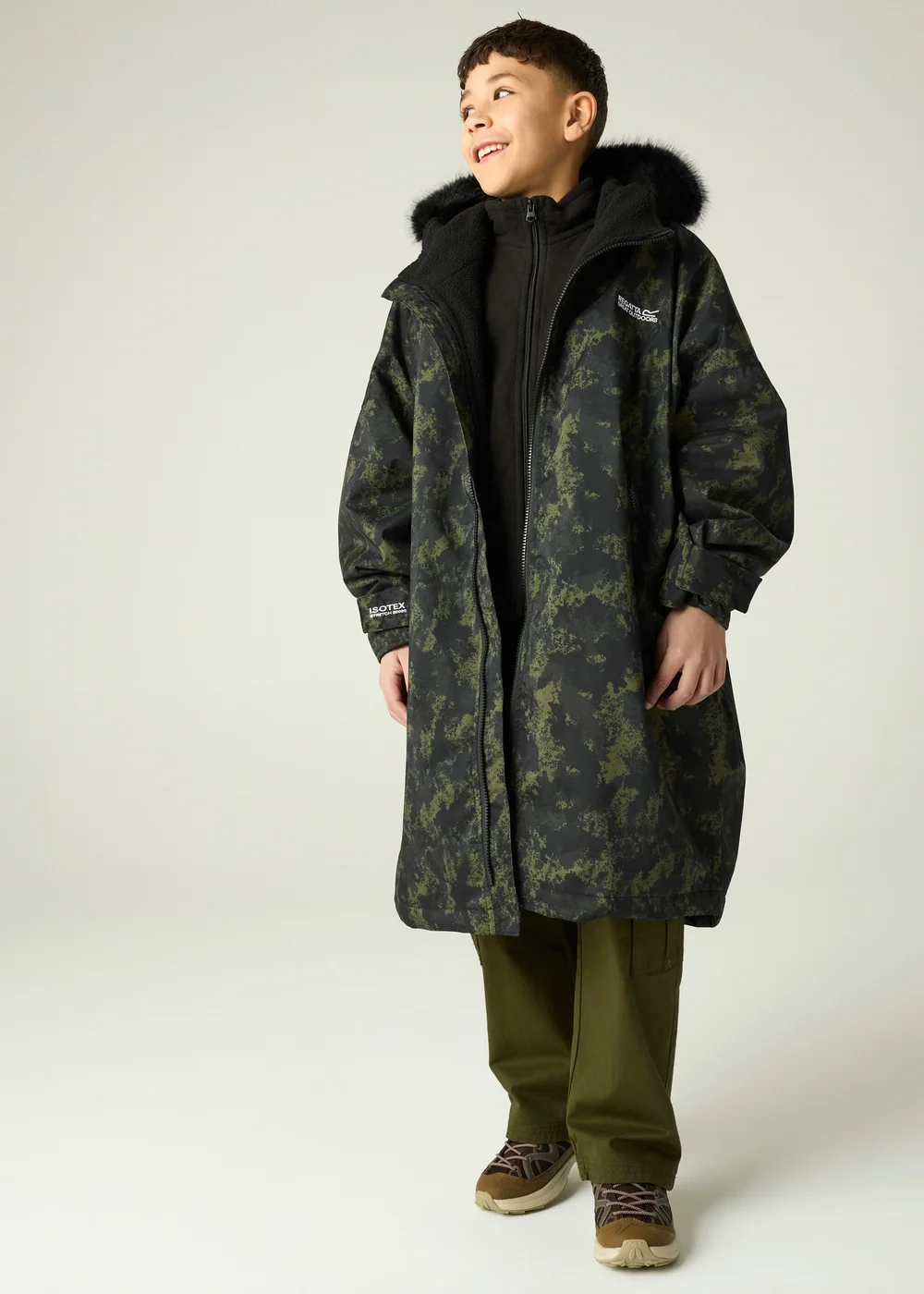 Regatta Forest Green Junior Waterproof Changing Robe (3-13 years) - 3-5 Yrs Image 3