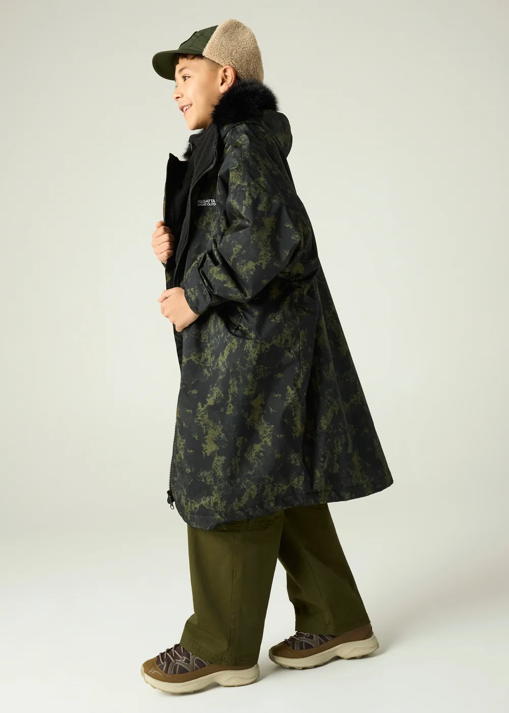 Regatta Forest Green Junior Waterproof Changing Robe (3-13 years) - 3-5 Yrs Image 5