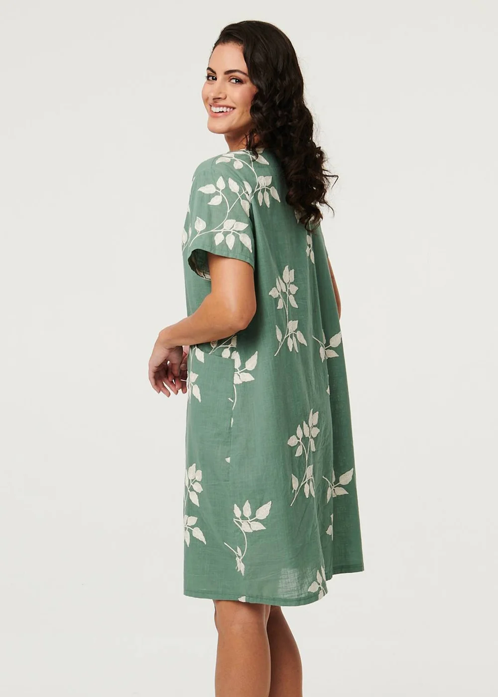 Izabel London Green Leaf Print Relaxed Knee Length Dress - 12 Image 3