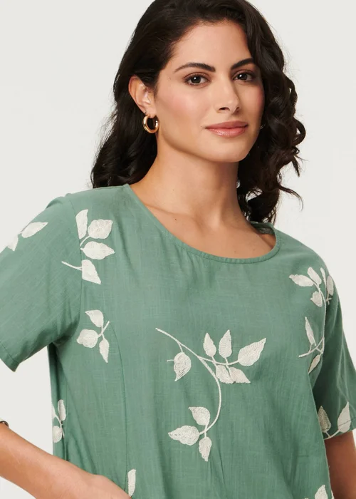 Izabel London Green Leaf Print Relaxed Knee Length Dress - 12 Image 4