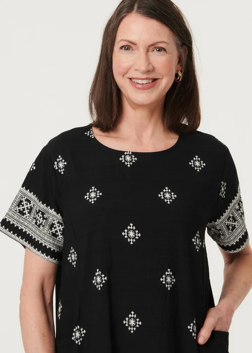 Izabel London Black Border Printed Knee Length Shift Dress - 16 Image 4