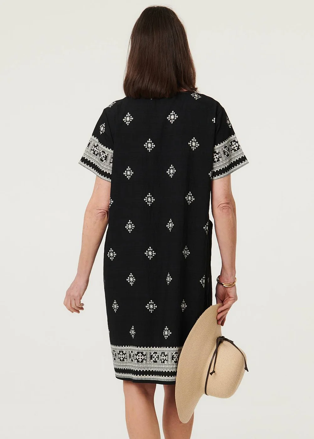 Izabel London Black Border Printed Knee Length Shift Dress - 16 Image 3