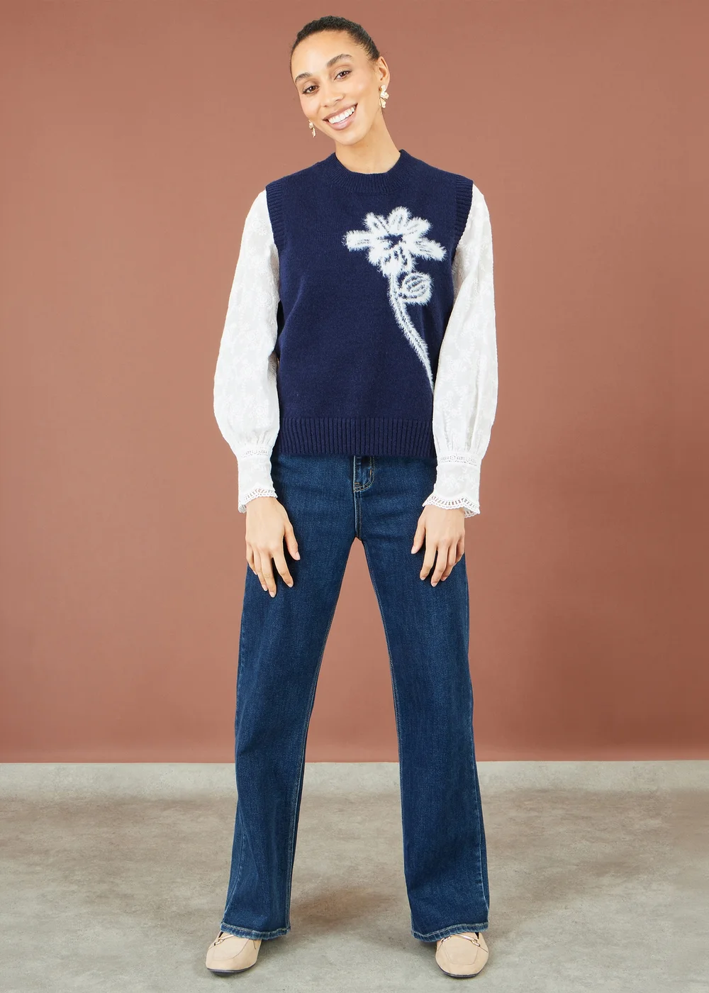 Yumi Navy Knitted Flower Sleeveless Jumper Vest - L Image 2