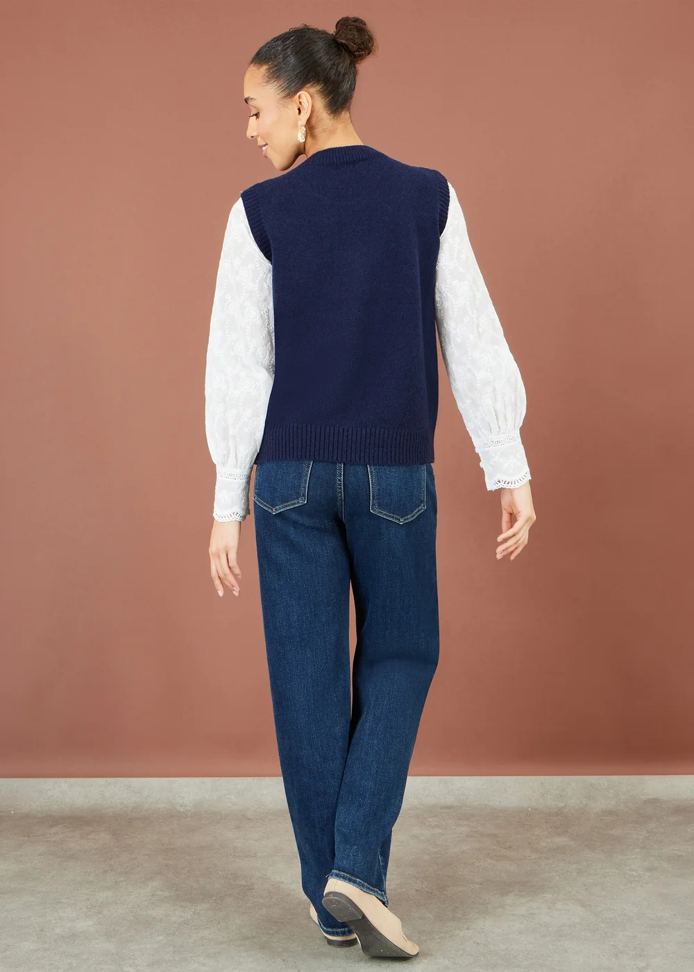 Yumi Navy Knitted Flower Sleeveless Jumper Vest - L Image 3