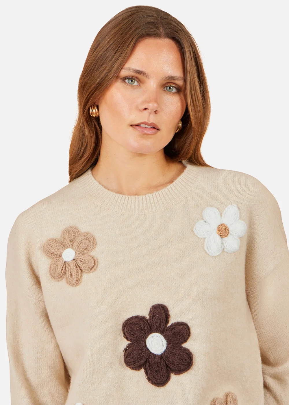 Yumi Beige Relaxed Crochet Flower Jumper - M Image 3
