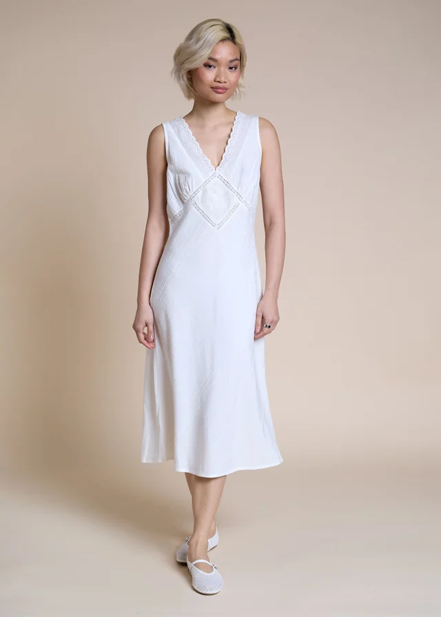Neon Rose White V-Neck Lace Detail Midaxi Dress