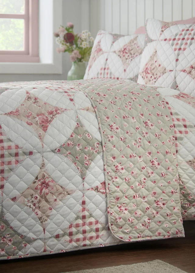 Catherine Lansfield Pinsonic Patchwork Quilted 220x230cm Bedspread Green