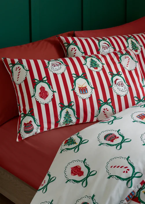 Catherine Lansfield Christmas Vintage Stripe Reversible Duvet Cover Set Red - Single Image 3