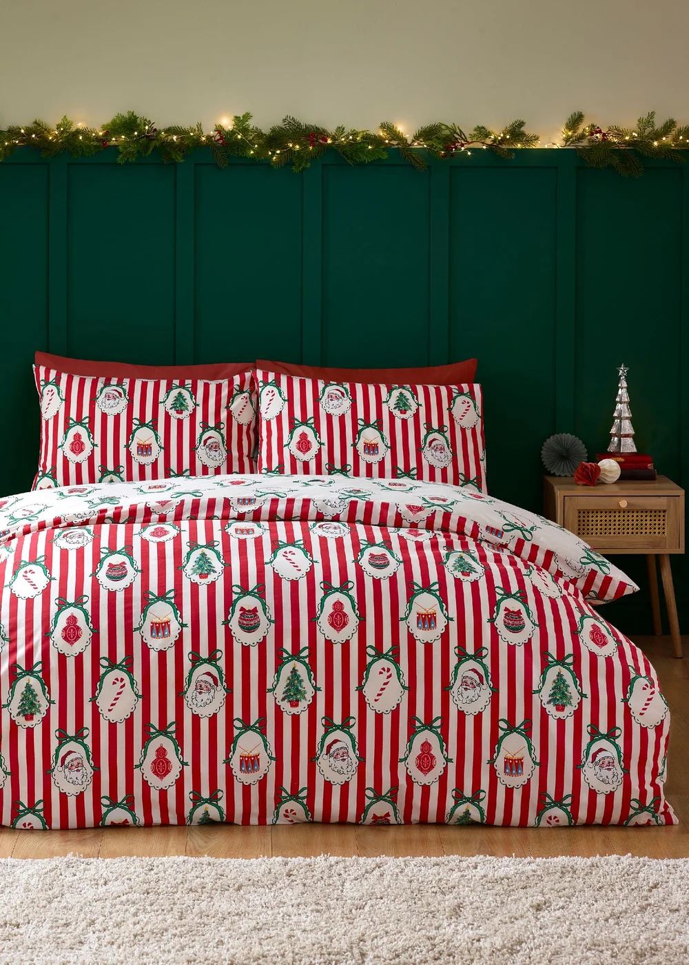 Catherine Lansfield Christmas Vintage Stripe Reversible Duvet Cover Set Red - Single Image 1