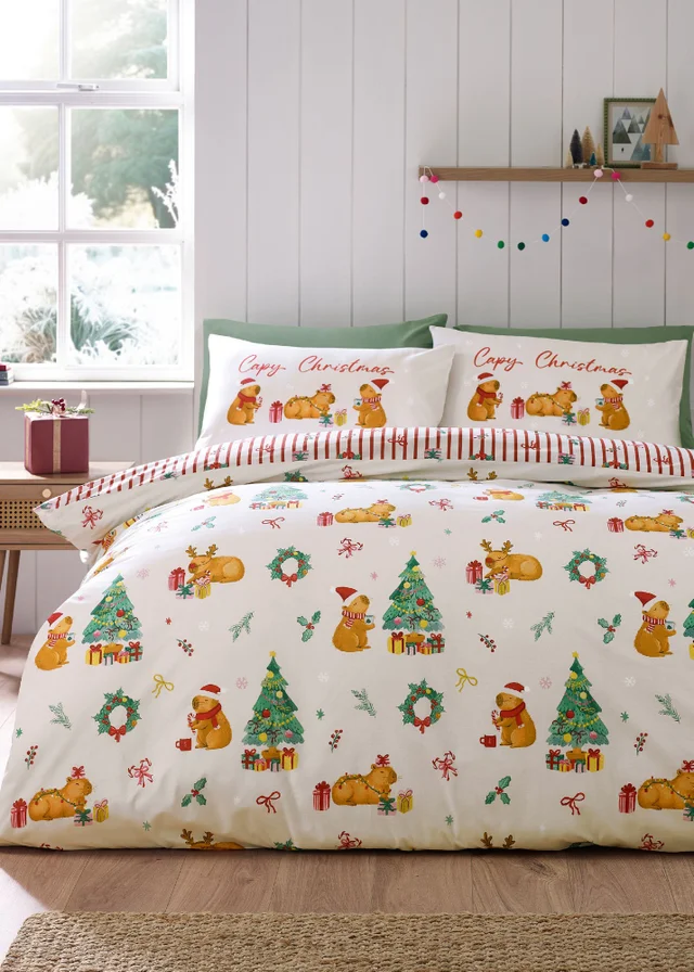 Catherine Lansfield Capybara Christmas Reversible Duvet Cover Set Cream