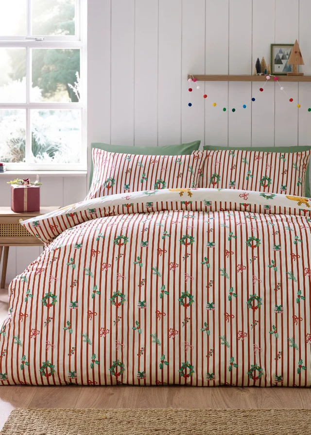 Catherine Lansfield Capybara Christmas Reversible Duvet Cover Set Cream