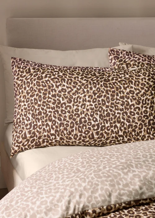 Catherine Lansfield Animal Print So Soft Reversible Duvet Cover Set Brown - Single Image 3