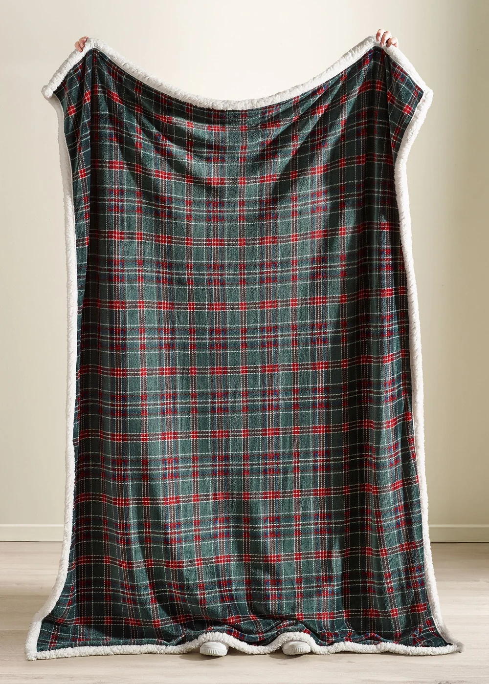 Catherine Lansfield Tartan Sherpa Check Cosy Fleece 130x170cm Blanket Throw Green - One Size Image 2